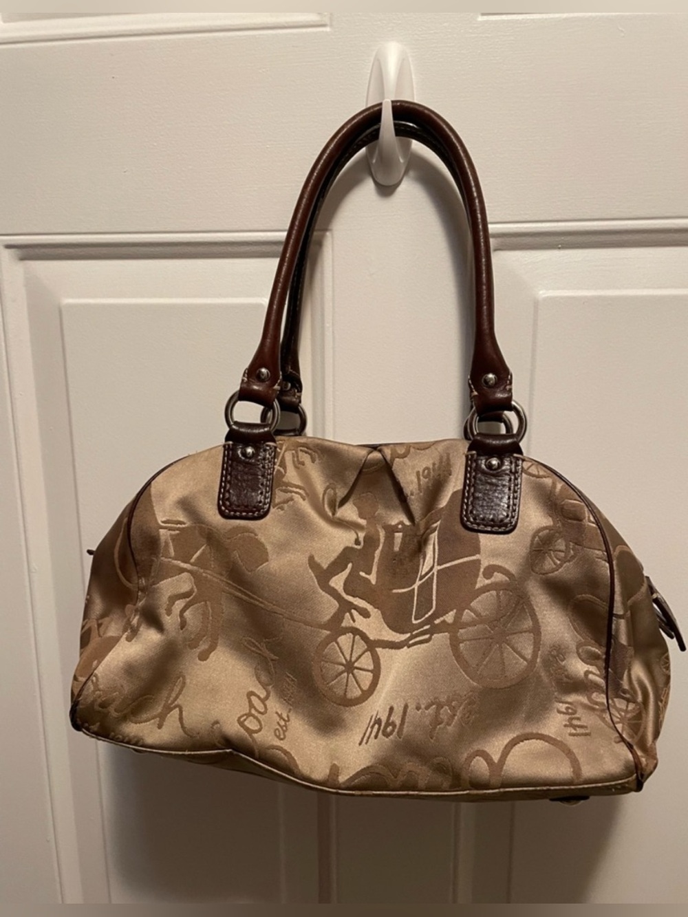 ❤️COACH  Horse and Carriage satchel in pristine condition.❤️ - Picture 15 of 15